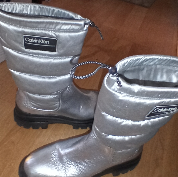 Clothes/shoes - Picture 5 of 5